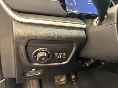 Used 2023 Jeep Grand Cherokee L Limited AWD/4WD image 27
