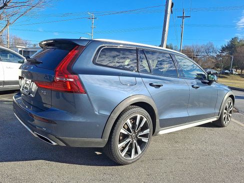 Used 2020 Volvo V60 T5 Cross Country w/ Protection Package image 6