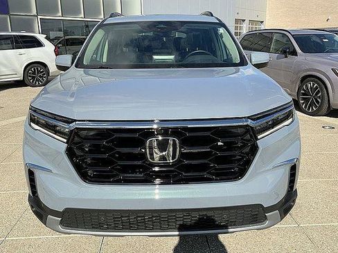 Used 2025 Honda Pilot Elite image 12