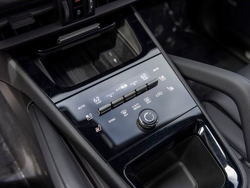 Certified 2024 Porsche Cayenne S AWD/4WD image 41