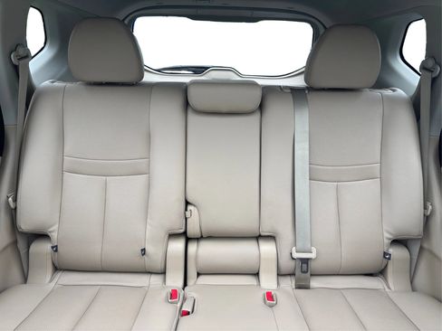 Used 2016 Nissan Rogue SL w/ SL Premium Package image 17