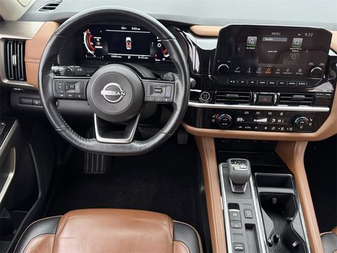 Used 2023 Nissan Pathfinder Platinum image 10