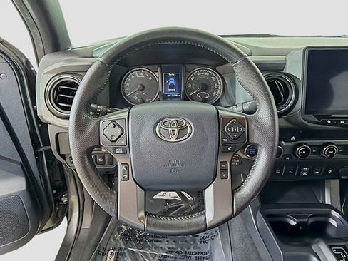 Used 2018 Toyota Tacoma TRD Sport w/ Technology Package AWD/4WD image 27