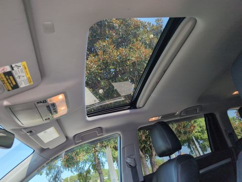 Used 2019 Toyota Highlander XLE AWD/4WD image 28