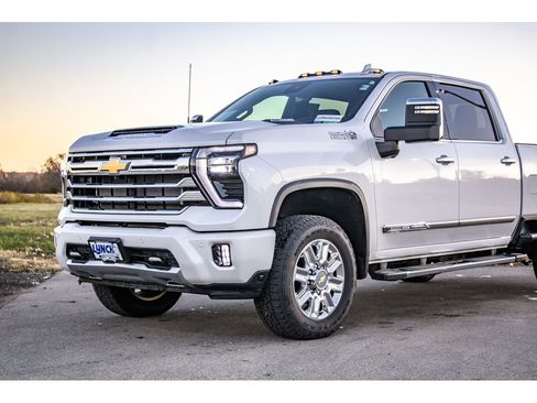 Used 2024 Chevrolet Silverado 2500 High Country w/ High Country Premium Package image 19