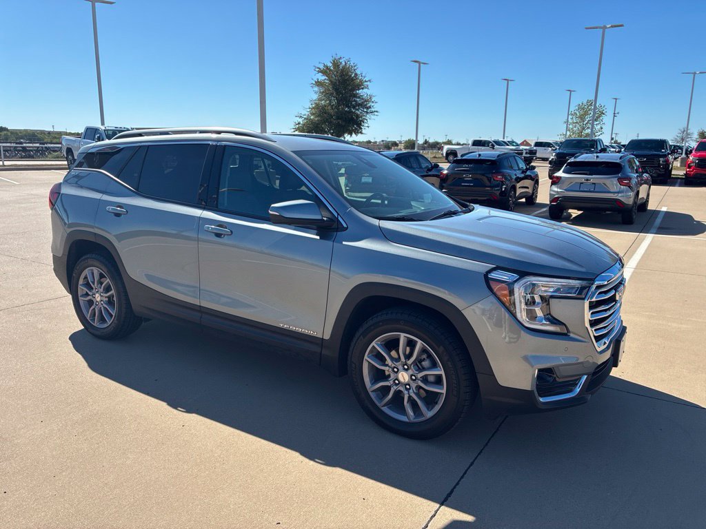 Used 2024 GMC Terrain SLT w/ Tech Package AWD/4WD image 5