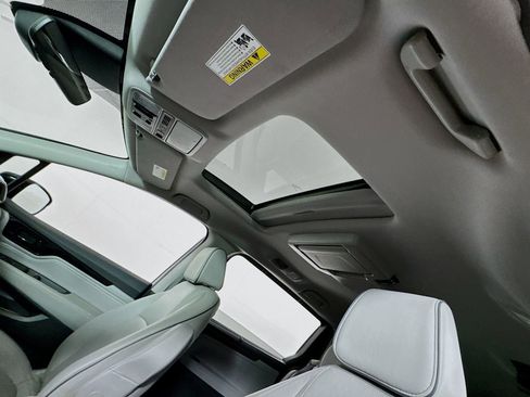 Used 2023 Honda Odyssey Elite image 14