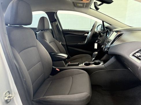 Used 2018 Chevrolet Cruze LT image 12