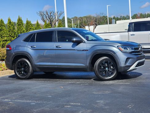 Used 2022 Volkswagen Atlas Cross Sport SE image 3