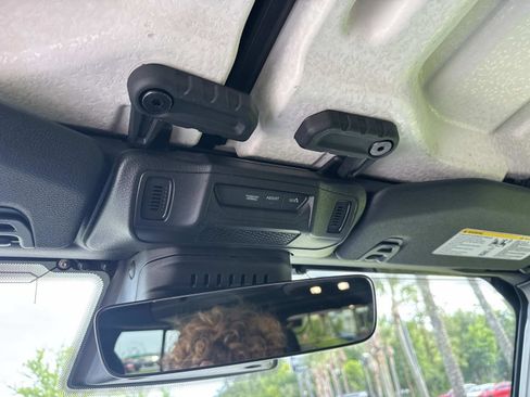 Used 2025 Jeep Wrangler Unlimited Sahara AWD/4WD image 33
