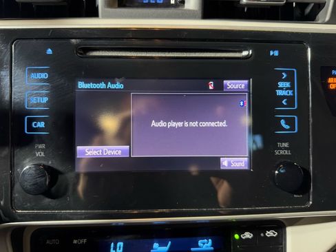 Used 2019 Toyota Corolla LE w/ Carpet Mat Package (TMS) FWD image 17
