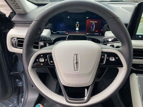 New 2025 Lincoln Aviator 2WD image 31