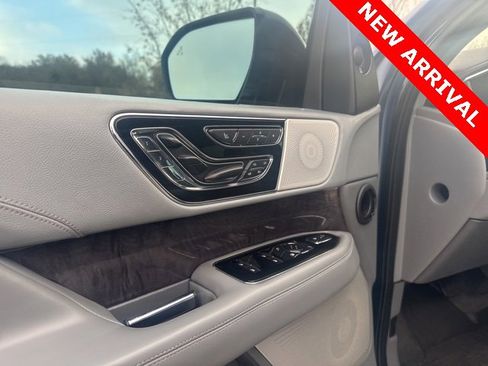 Used 2018 Lincoln Navigator Reserve w/ Technology Package image 11