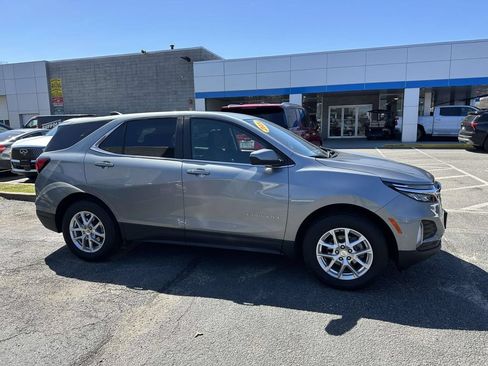 Used 2024 Chevrolet Equinox LT AWD/4WD image 2