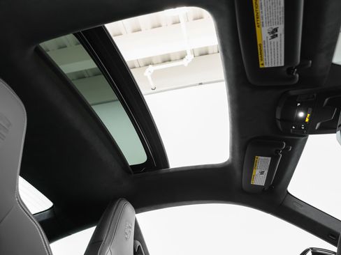 Certified 2025 Porsche 911 Carrera GTS RWD image 33