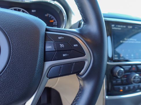 Used 2022 Jeep Grand Cherokee Laredo E RWD image 15