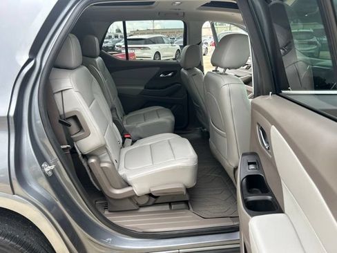Used 2019 Chevrolet Traverse Premier w/ Driver Confidence II Package FWD image 21