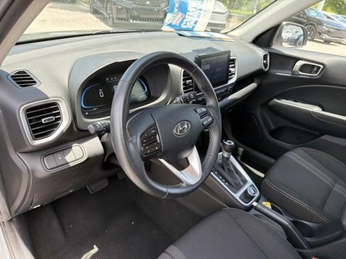Used 2025 Hyundai Venue SEL FWD image 11
