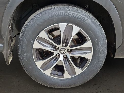 Used 2023 Toyota Highlander XLE image 8