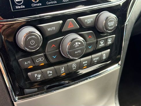 Used 2021 Jeep Grand Cherokee Limited AWD/4WD image 17