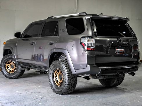 Used 2018 Toyota 4Runner TRD Off-Road Premium AWD/4WD image 11