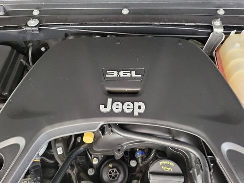 Used 2021 Jeep Wrangler Sport AWD/4WD image 10