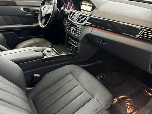 Used 2011 Mercedes-Benz E 550 Sedan w/ Premium 2 Pkg image 33