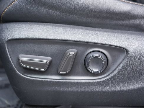 Used 2023 Toyota Sienna XLE Woodland Edition image 21