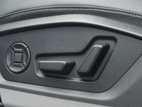 Certified 2025 Audi Q7 3.0T Premium Plus image 9