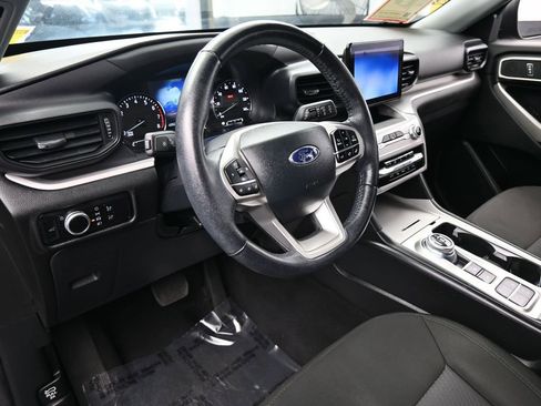 Used 2023 Ford Explorer XLT image 10