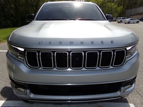 Used 2023 Jeep Wagoneer Series III w/ Convenience Group I image 3