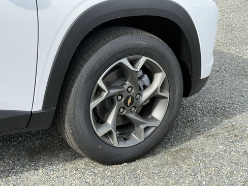 New 2026 Chevrolet Trax LT w/ Driver Confidence Package image 33