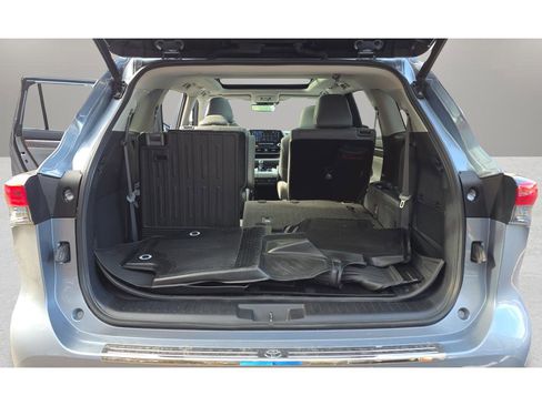 Used 2021 Toyota Highlander Platinum image 18
