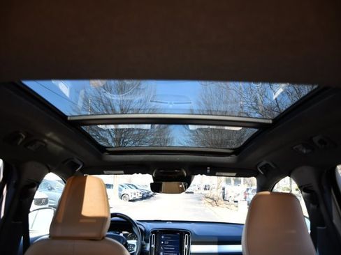 Used 2019 Volvo XC40 T5 Momentum image 23