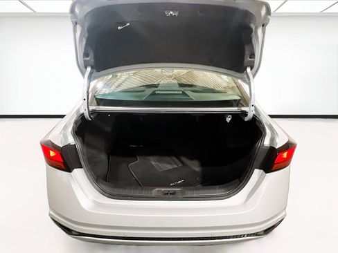 Used 2025 Nissan Altima 2.5 SV FWD image 17