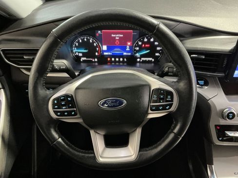 Used 2022 Ford Explorer XLT w/ Equipment Group 202A AWD/4WD image 17