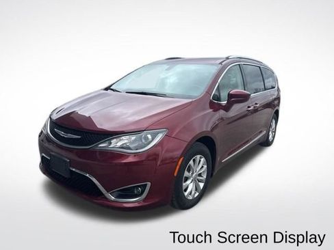 Used 2018 Chrysler Pacifica Touring-L Plus image 4
