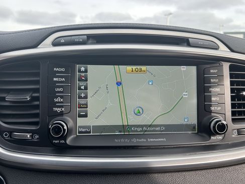 Used 2016 Kia Sorento SX image 17