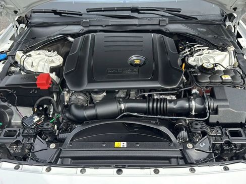 Used 2017 Jaguar XF Premium RWD image 34
