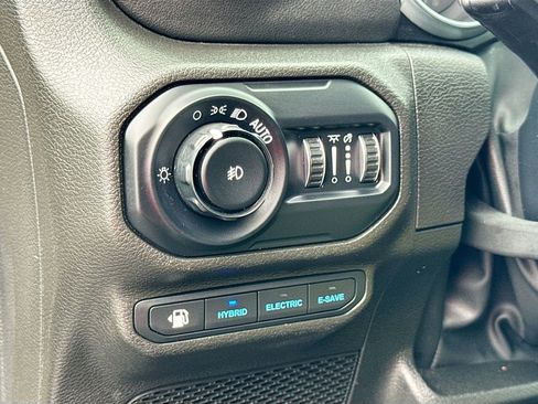 Used 2022 Jeep Wrangler Unlimited Sahara AWD/4WD image 23