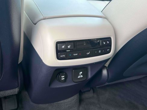 Used 2023 Hyundai Palisade Limited AWD/4WD image 19
