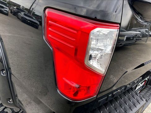 Used 2019 Nissan Titan SV w/ SV Convenience Package image 27