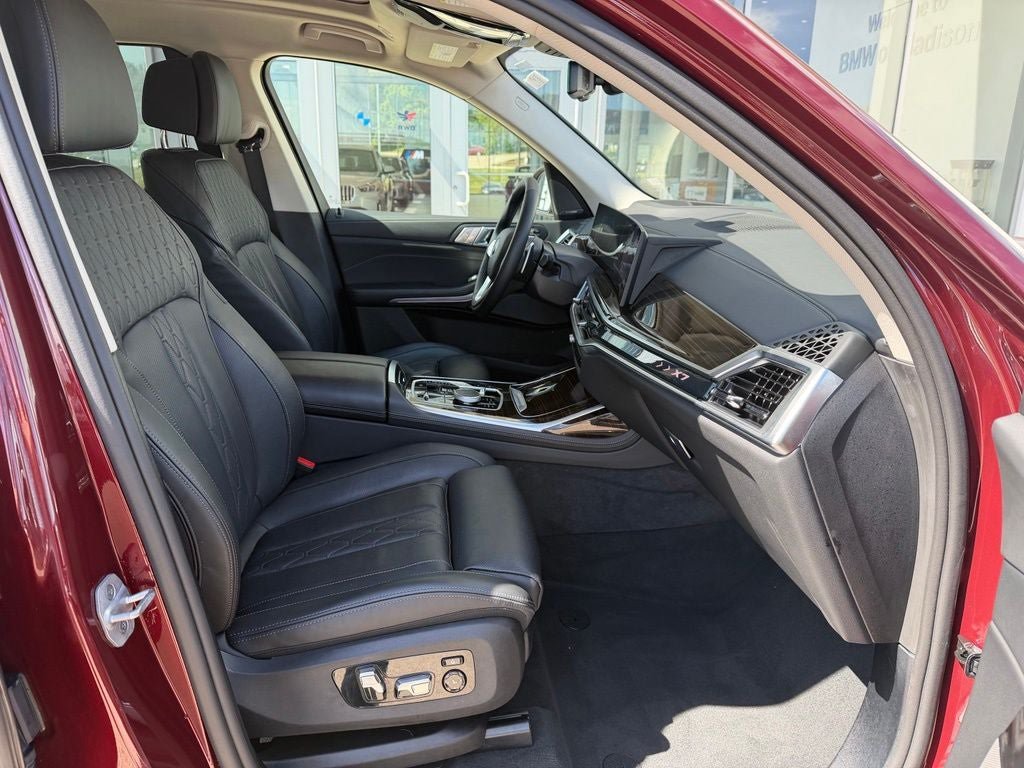 Used 2026 BMW X7 xDrive40i AWD/4WD image 17
