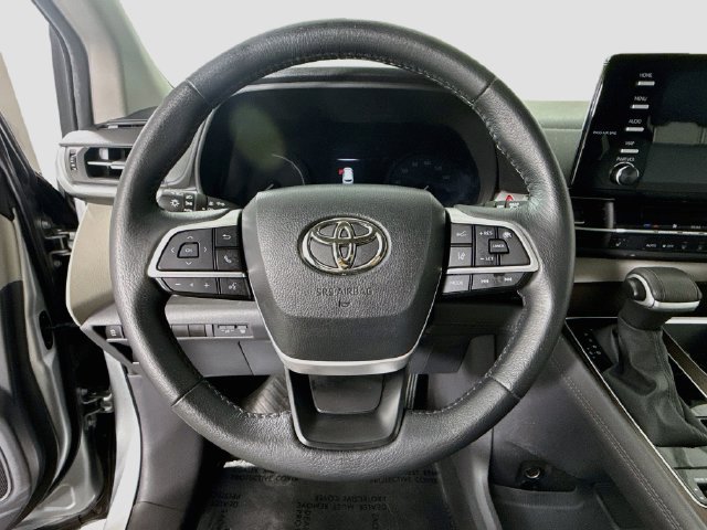 Certified 2024 Toyota Sienna XLE FWD image 13