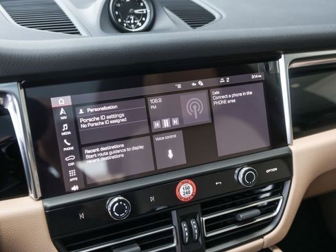 Certified 2026 Porsche Macan AWD/4WD image 22