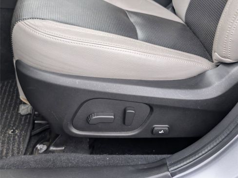 Used 2017 Subaru Forester 2.5i Premium w/ All-Weather Package AWD/4WD image 11