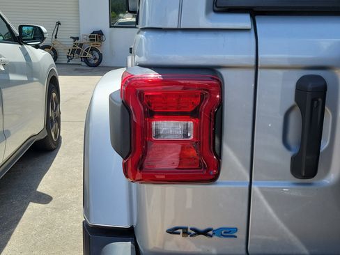 Used 2022 Jeep Wrangler Unlimited Sahara w/ Cold Weather Group image 5