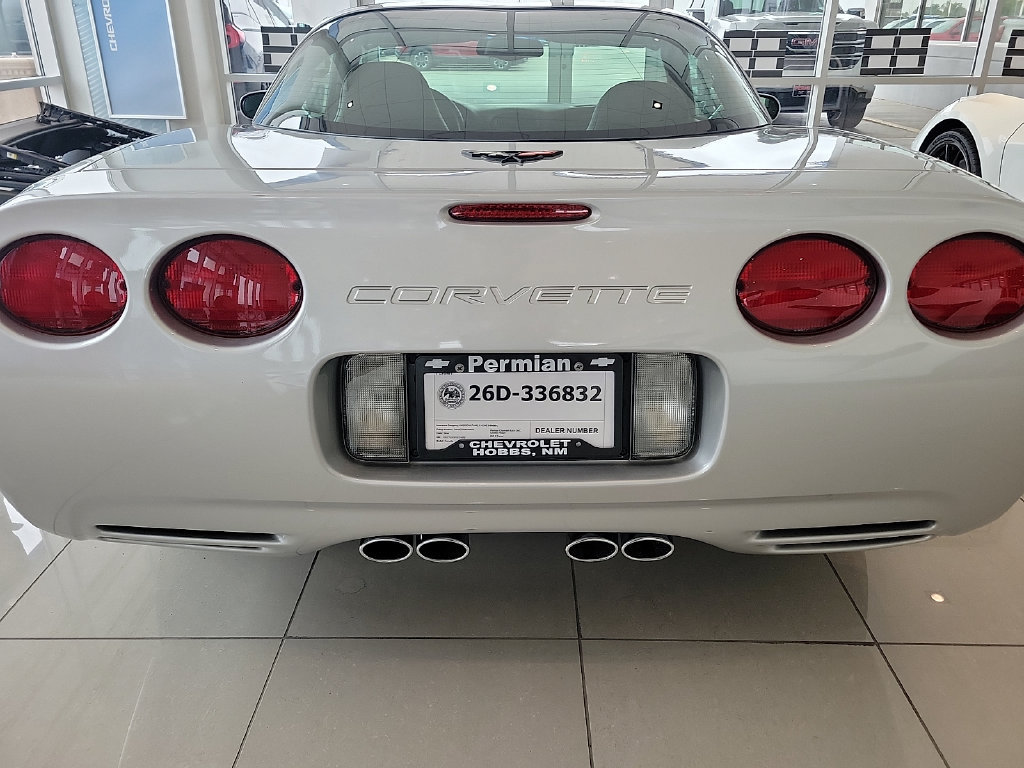 Used 2001 Chevrolet Corvette Coupe w/ Preferred Equipment Group2 RWD image 16