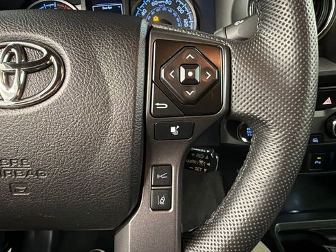Used 2022 Toyota Tacoma TRD Off-Road w/ TRD Premium Off Road Package AWD/4WD image 22