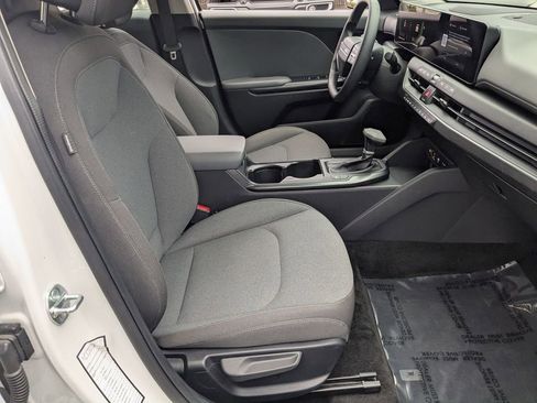 Used 2025 Kia K4 LXS image 29